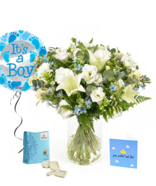מארז זר פרחים כחול לבן להולדת בן